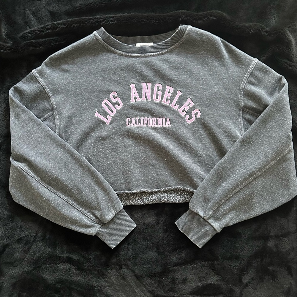 Women’s Garage cropped gray cropped sweatshirt w purple lettering sz medium - Picture 3 of 9